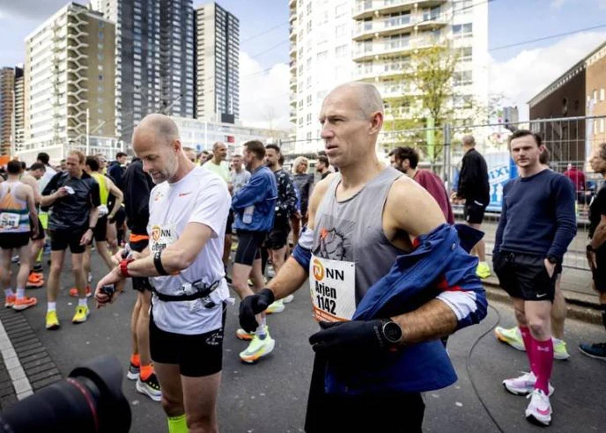 El brutal físico y nuevo deporte de Arjen Robben tras el retiro: 42 kilómetros en más de tres horas