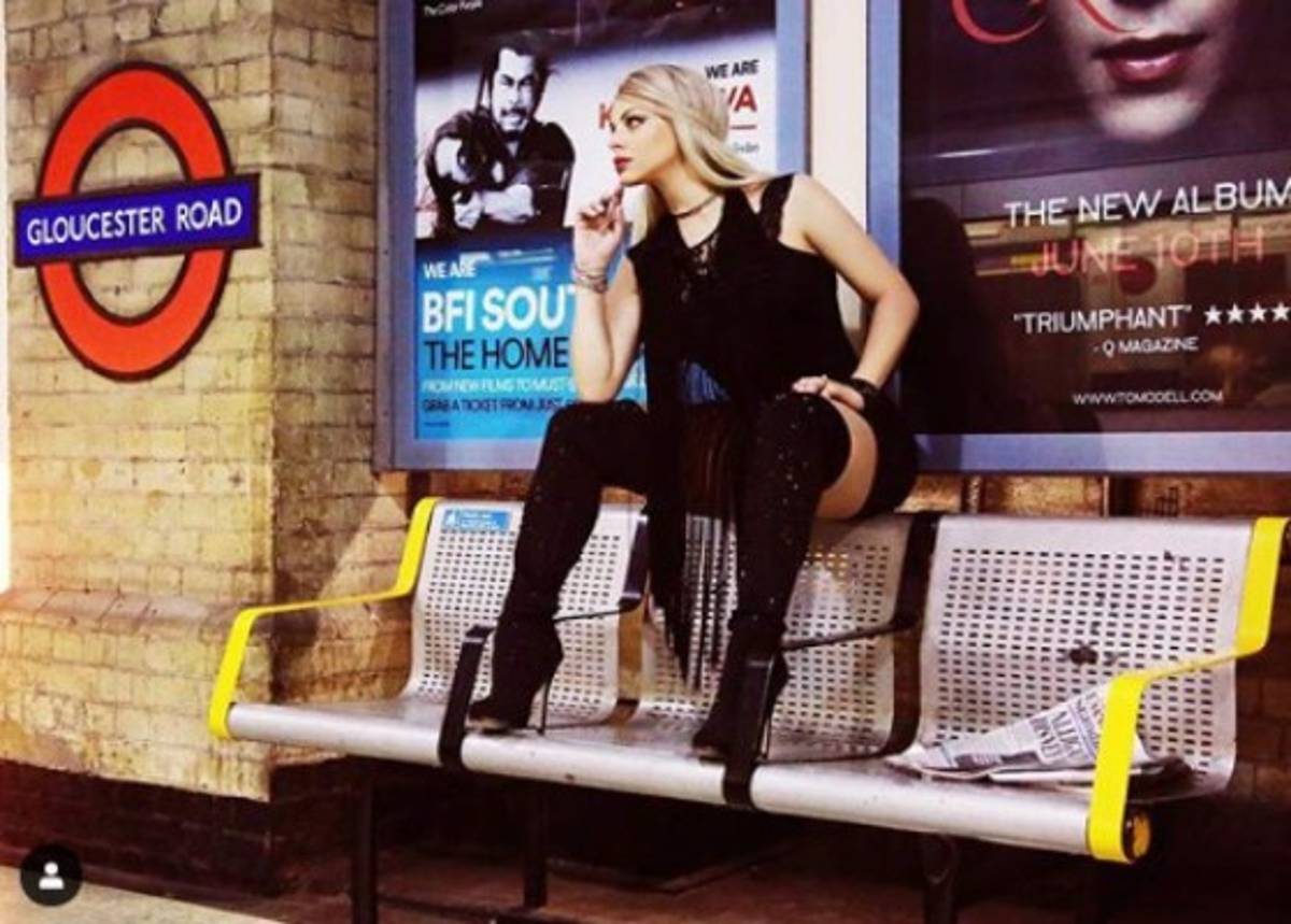 ¡Preciosa modelo rubia lanza ''picante'' promesa si el Chelsea gana la Champions League!