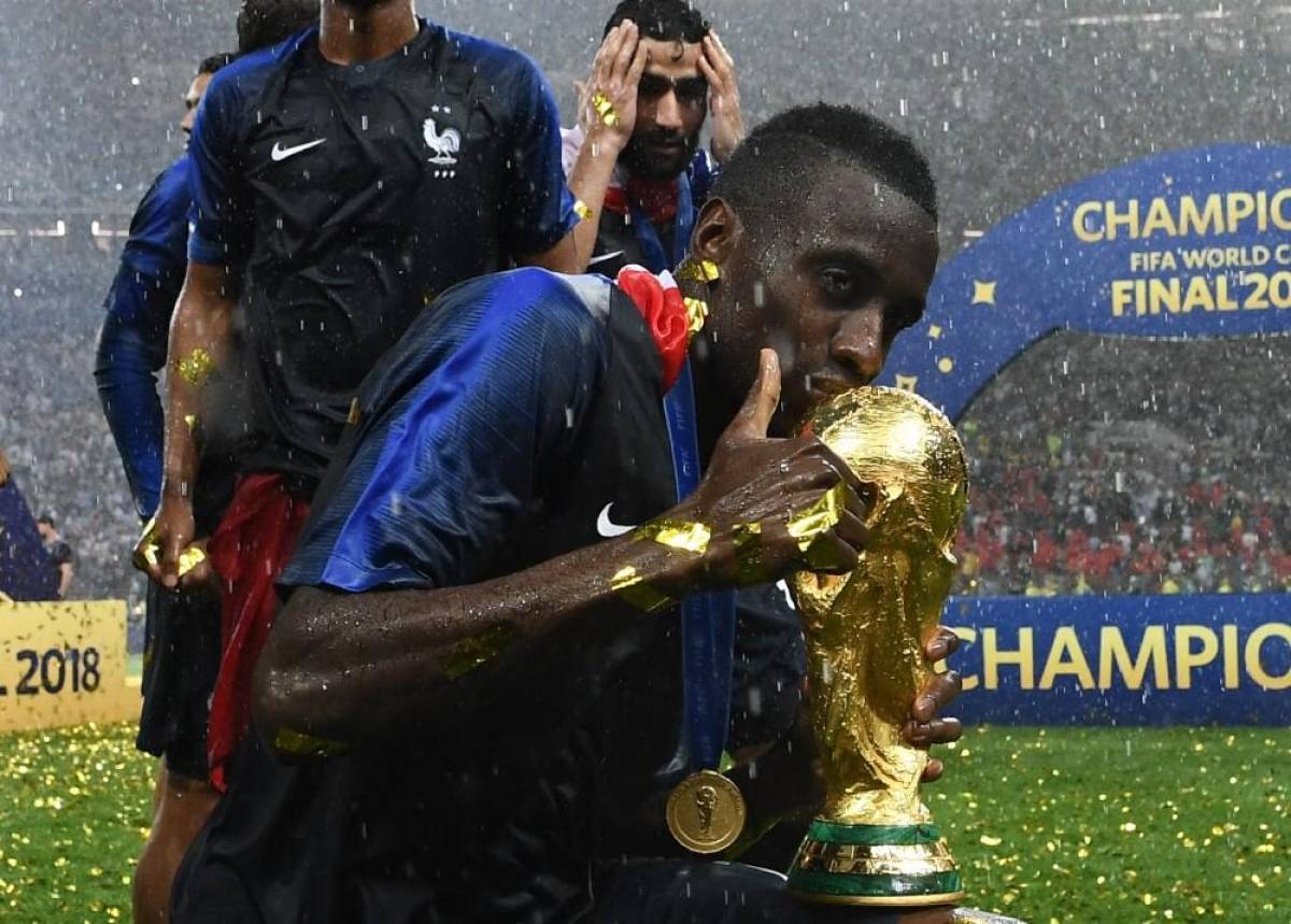 Se retira del fútbol el primer jugador de la Francia campeona del mundo en Rusia 2018: “Es el momento de bajar el telón”