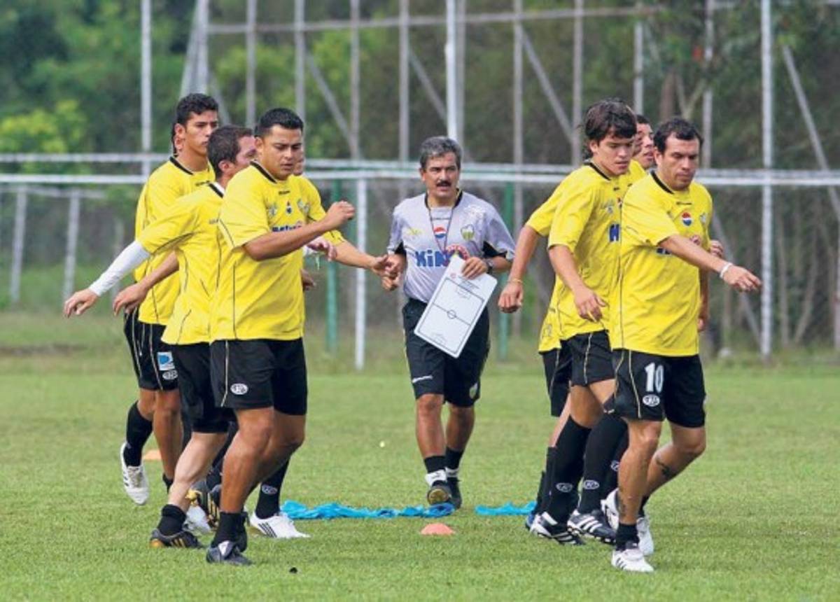 FOTOS: La brillante carrera del entrenador colombiano Jorge Luis Pinto