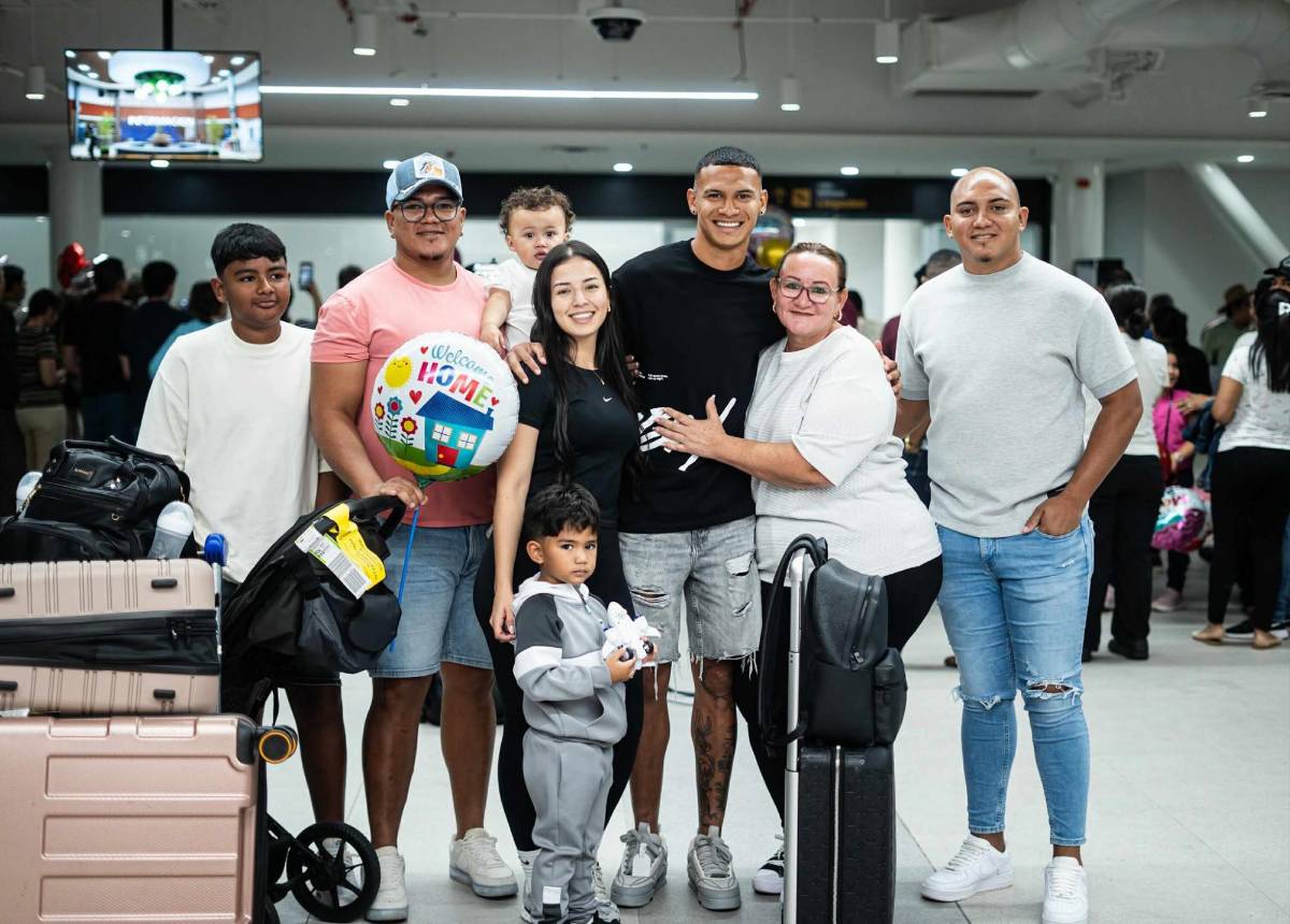 El beso, la sorpresa y la alegría de Kervin Arriaga al llegar a Honduras: la broma que le dejó ir a Joseph Rosales