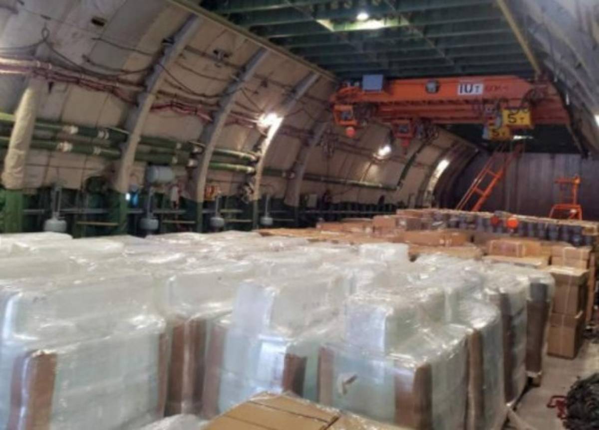 Rusia envía un avión con suministros para combatir el coronavirus en Estados Unidos