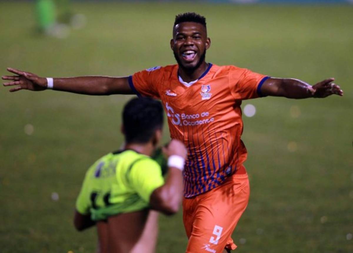 FICHAJES: Henry y Rubilio irían al extranjero, Olimpia haría barrida