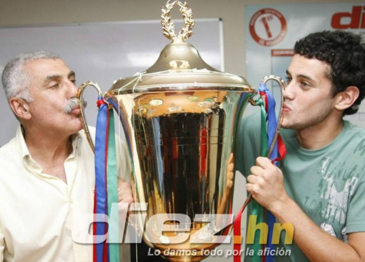 Las 15 fotos de Keosseián, el 'Freddie Mercury' que lleva el ADN verdolaga