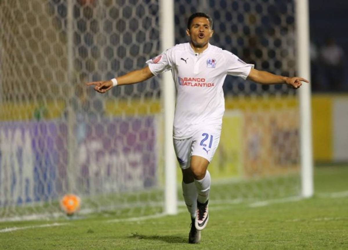 Roger Rojas se une a Messi y Cristiano en el club de los cinco goles