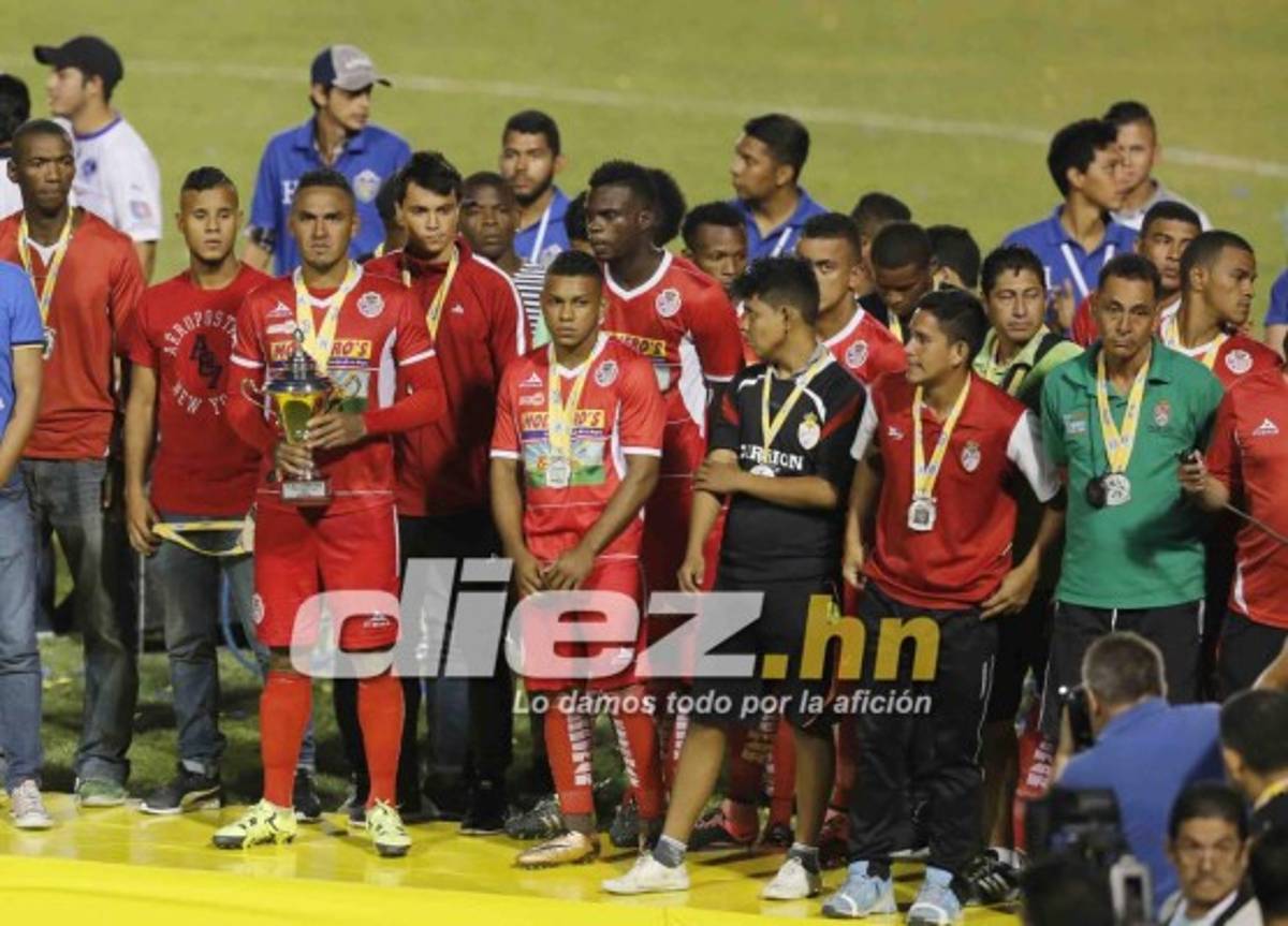 La tristeza de Real Sociedad tras perder su cuarta final