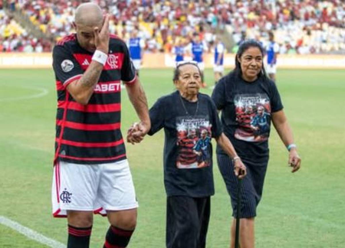 Así fue la despedida de Adriano: se ‘quiebra’ tras escuchar un mensaje de su padre fallecido y el reencuentro con Ronaldo