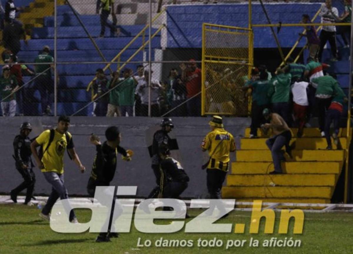 Impactantes imágenes: Terror y drama en el estadio Morazán tras actos vandálicos