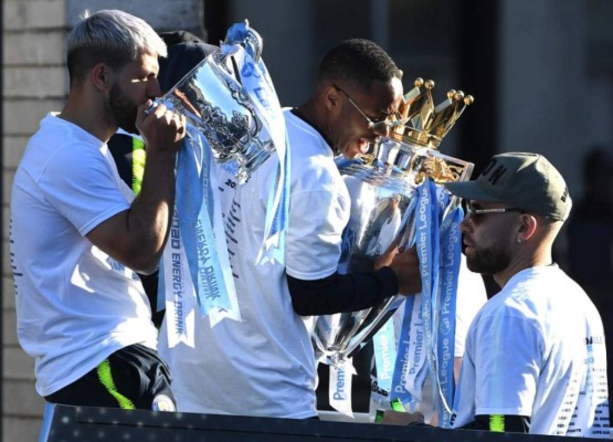 ¡La locura del Manchester City tras conquistar todo en el fútbol inglés!