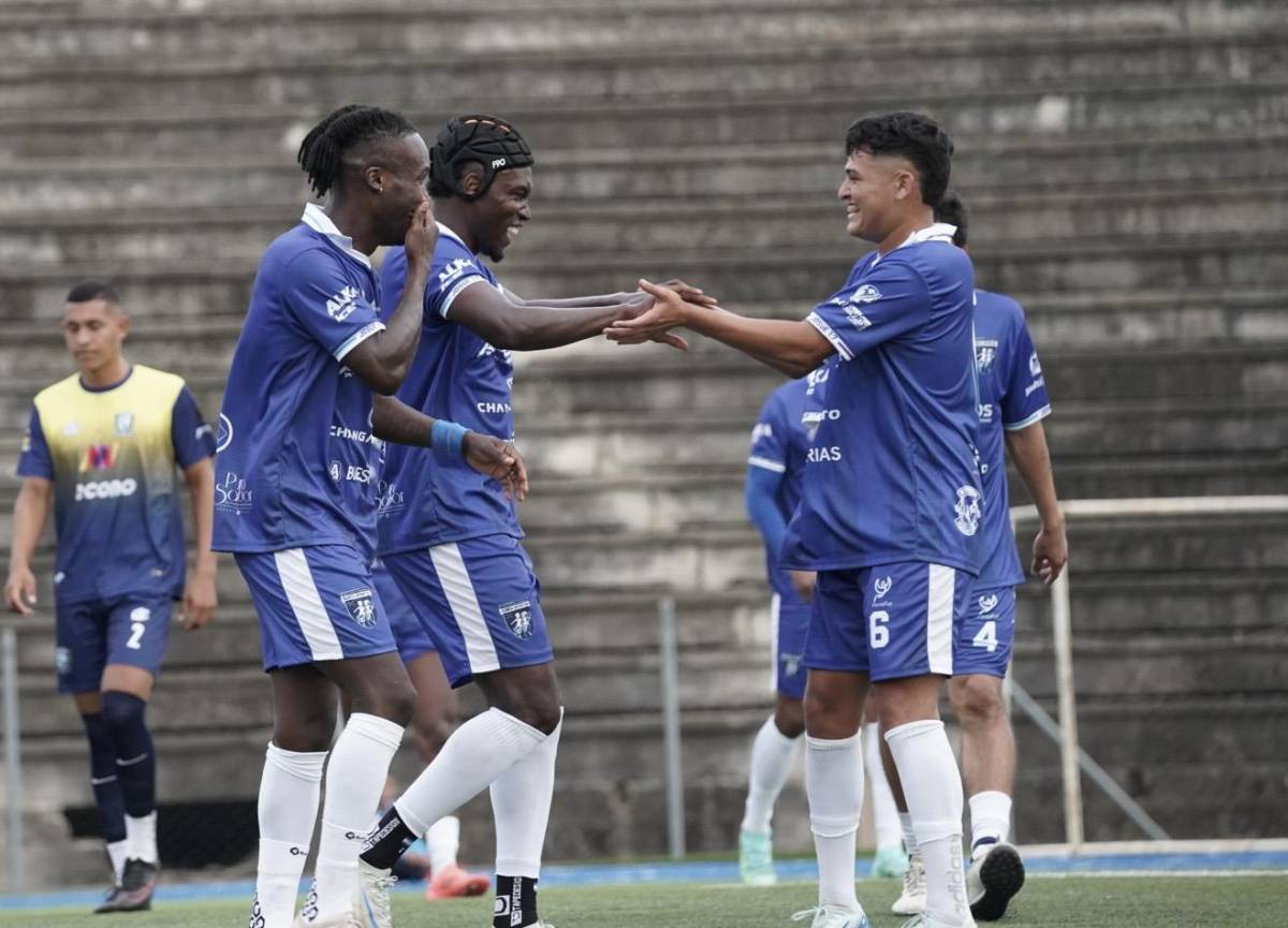 Alberth Elis se despacha un doblete en regreso a las canchas en amistoso frente a la Policía Nacional de Honduras