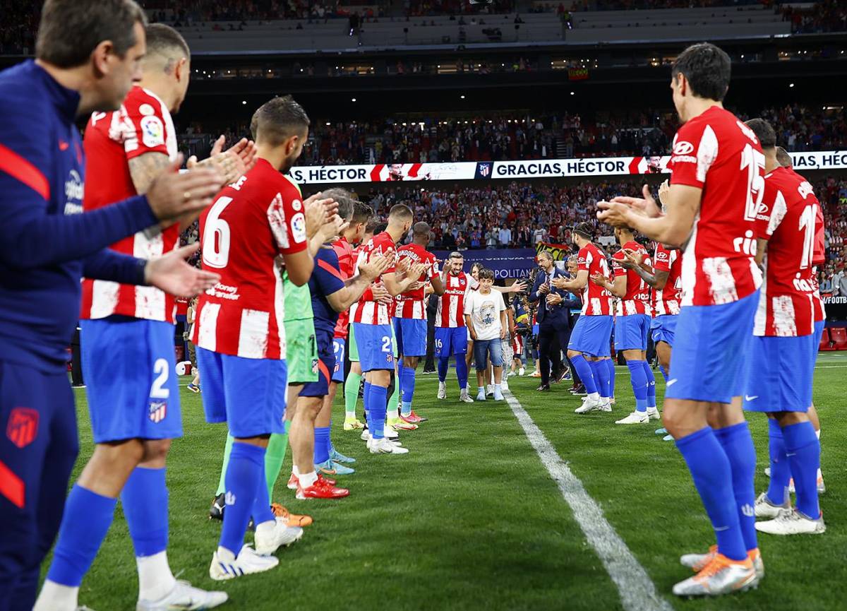 Pasillo y lágrimas en el Atlético: así fue la dura despedida de Luis Suárez y Héctor Herrera en el Wanda Metropolitano