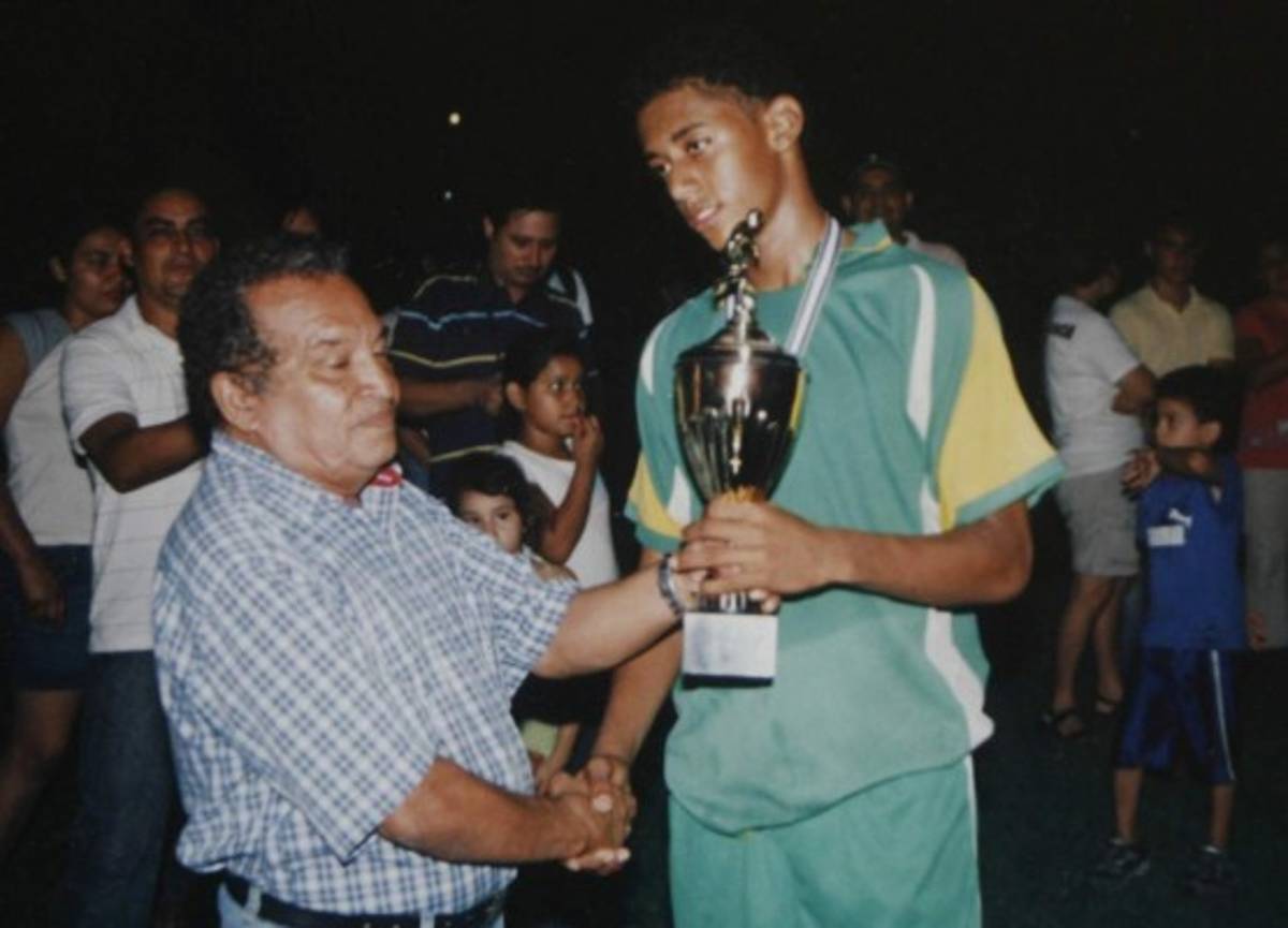 Así ha sido la evolución de 'Choco' Lozano, el nuevo jugador del Barcelona B