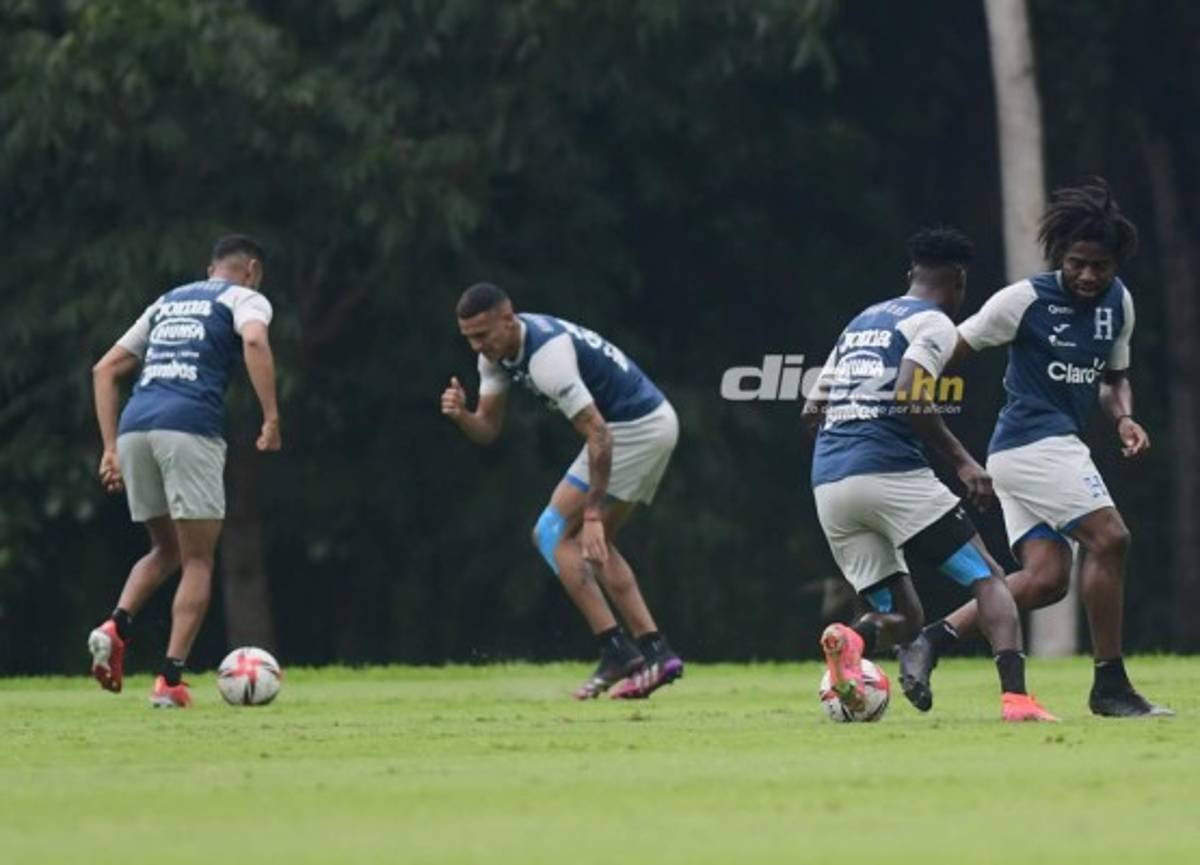 Consejos del Bolillo a un jugador y Kervin Arriaga toma precauciones: Las fotos del entreno de Honduras