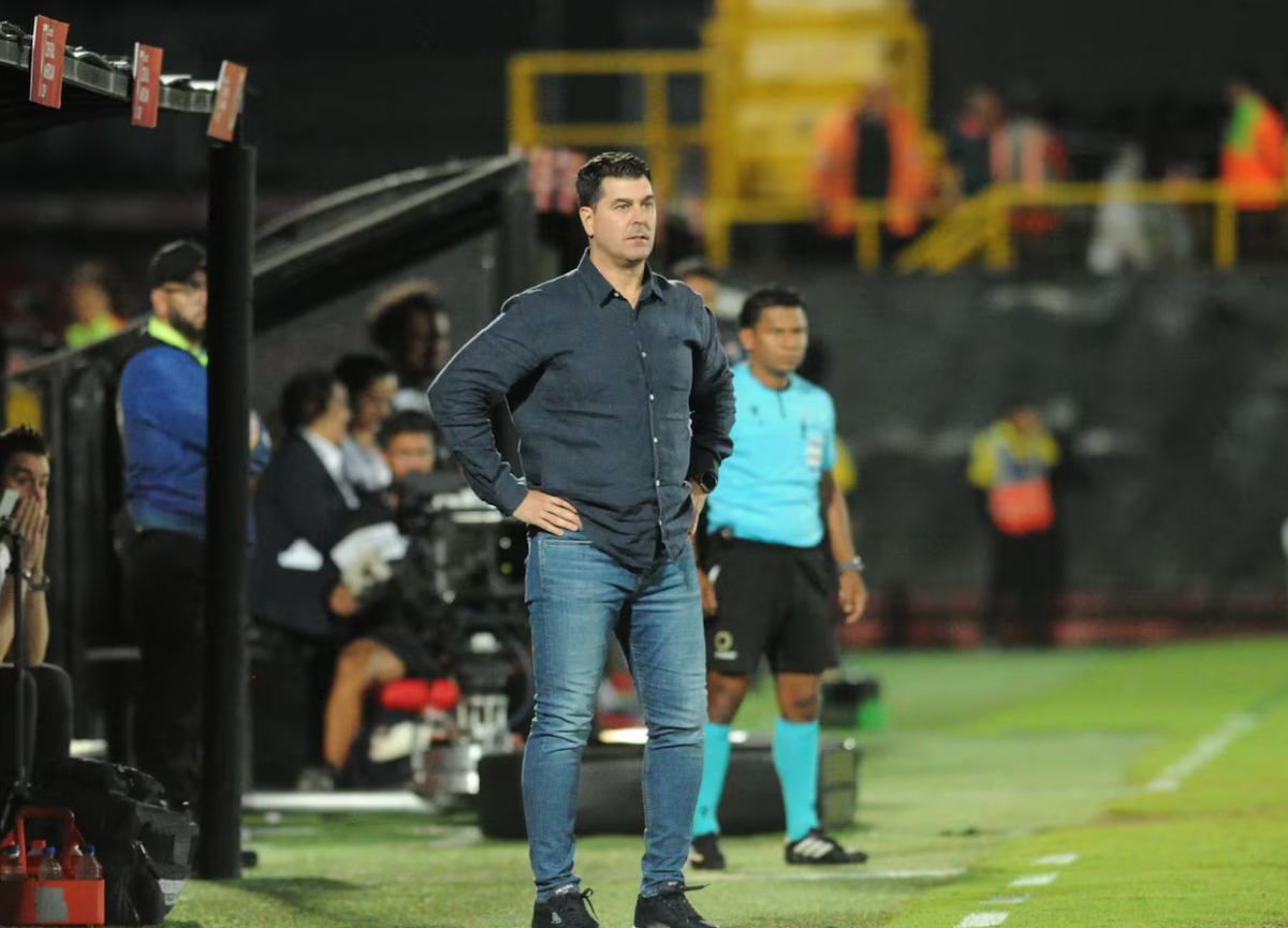 ¡Guerra en Alajuelense! Les dejan carteles amenazantes antes de viajar a Honduras