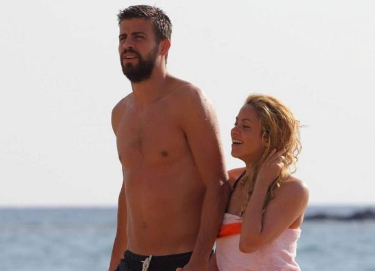 Shakira, pareja de Piqué, enciende Instagram con tres ardientes fotos en traje de baño
