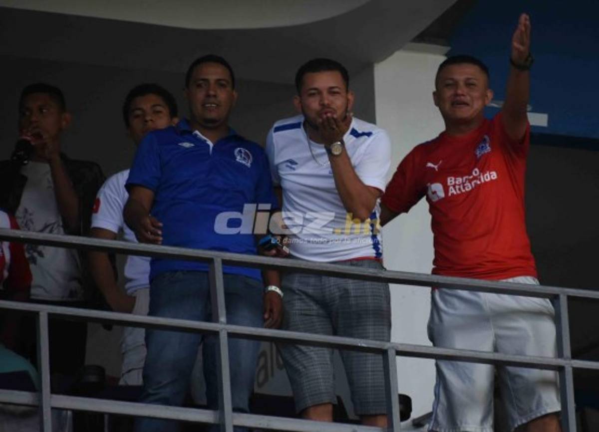 NO SE VIO EN TV: El detallazo de Bengtson con JC Espinoza y el homenaje a Adriel