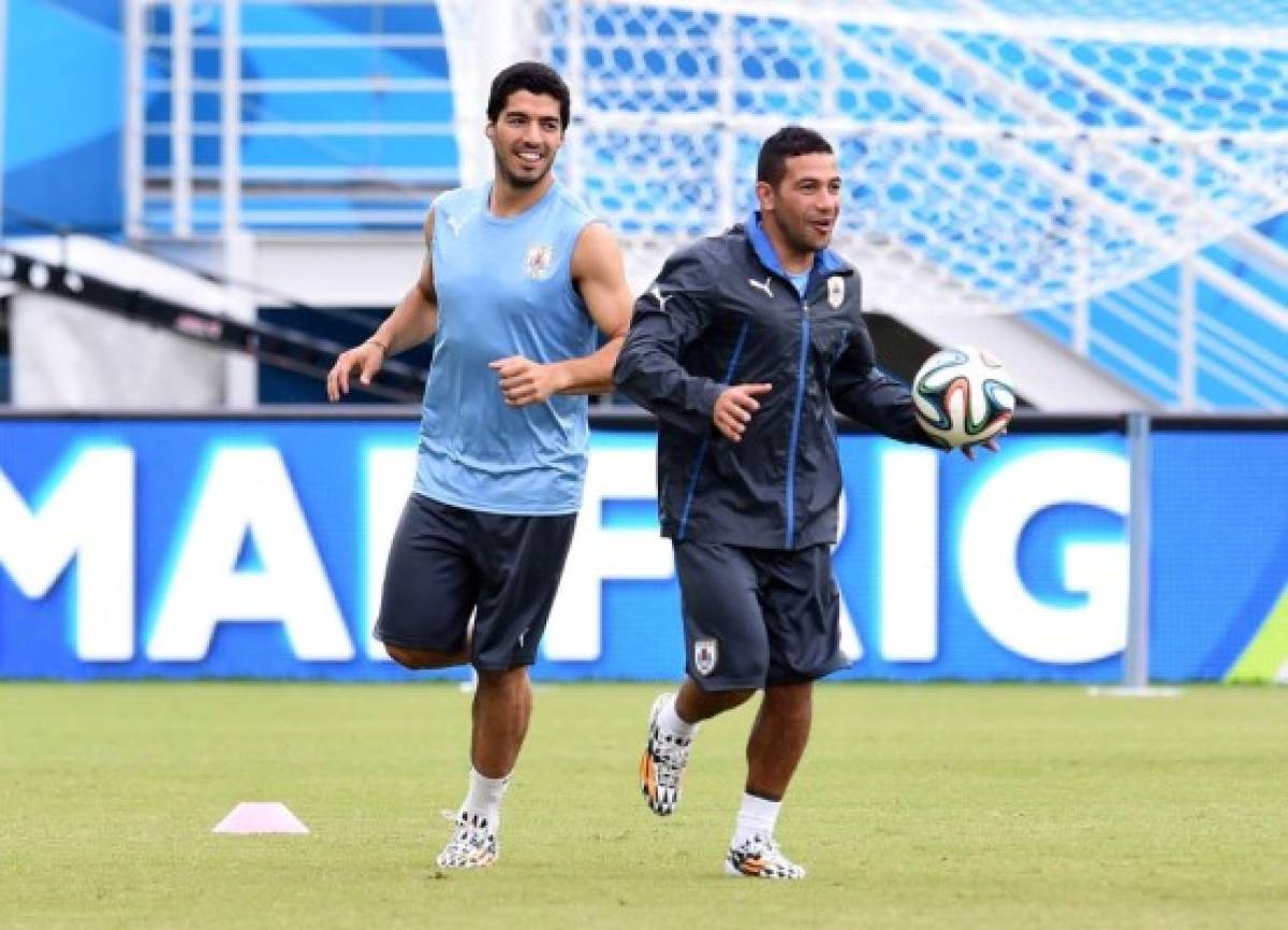 Uruguay reserva a Suárez y Cavani para amistosos ante Costa Rica y Chile
