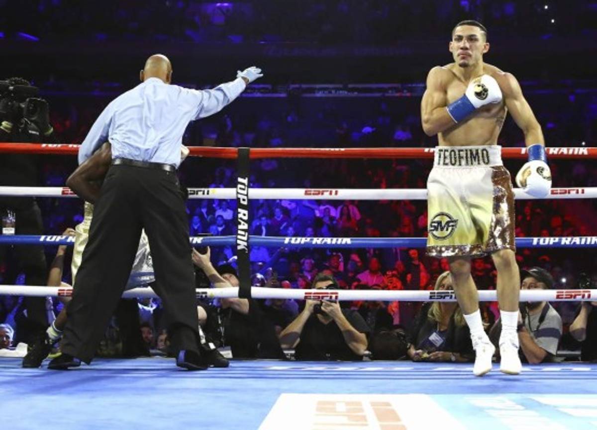 Las mejores fotos que dejó nocaut de Teófimo López a Richard Commey por el título mundial