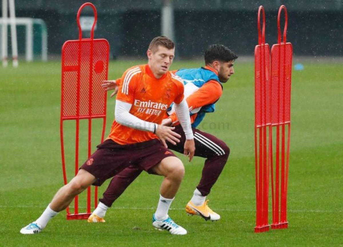 Nuevo integrante y bajo la lluvia: Así fue el entrenamiento del Real Madrid previo a la Champions  