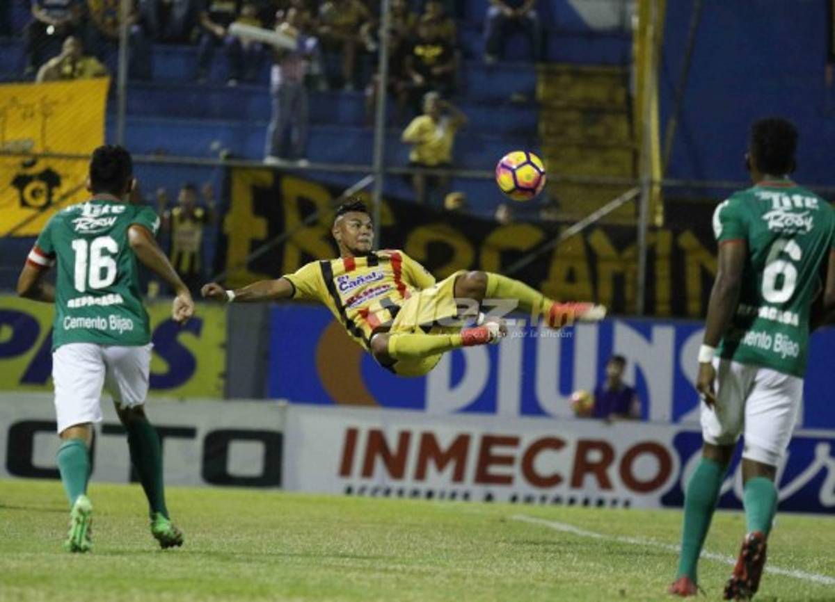 EN FOTOS: La chilena de Mario, la inexplicable expulsión de Pineda y el golazo de Jhow