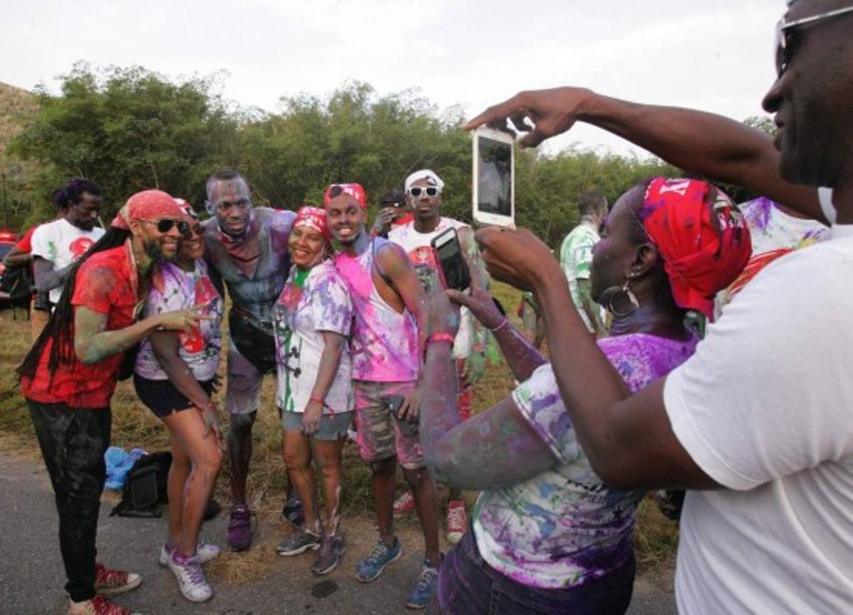 Las polémicas fotos de Usaín Bolt y el baile erótico con chicas en Brasil