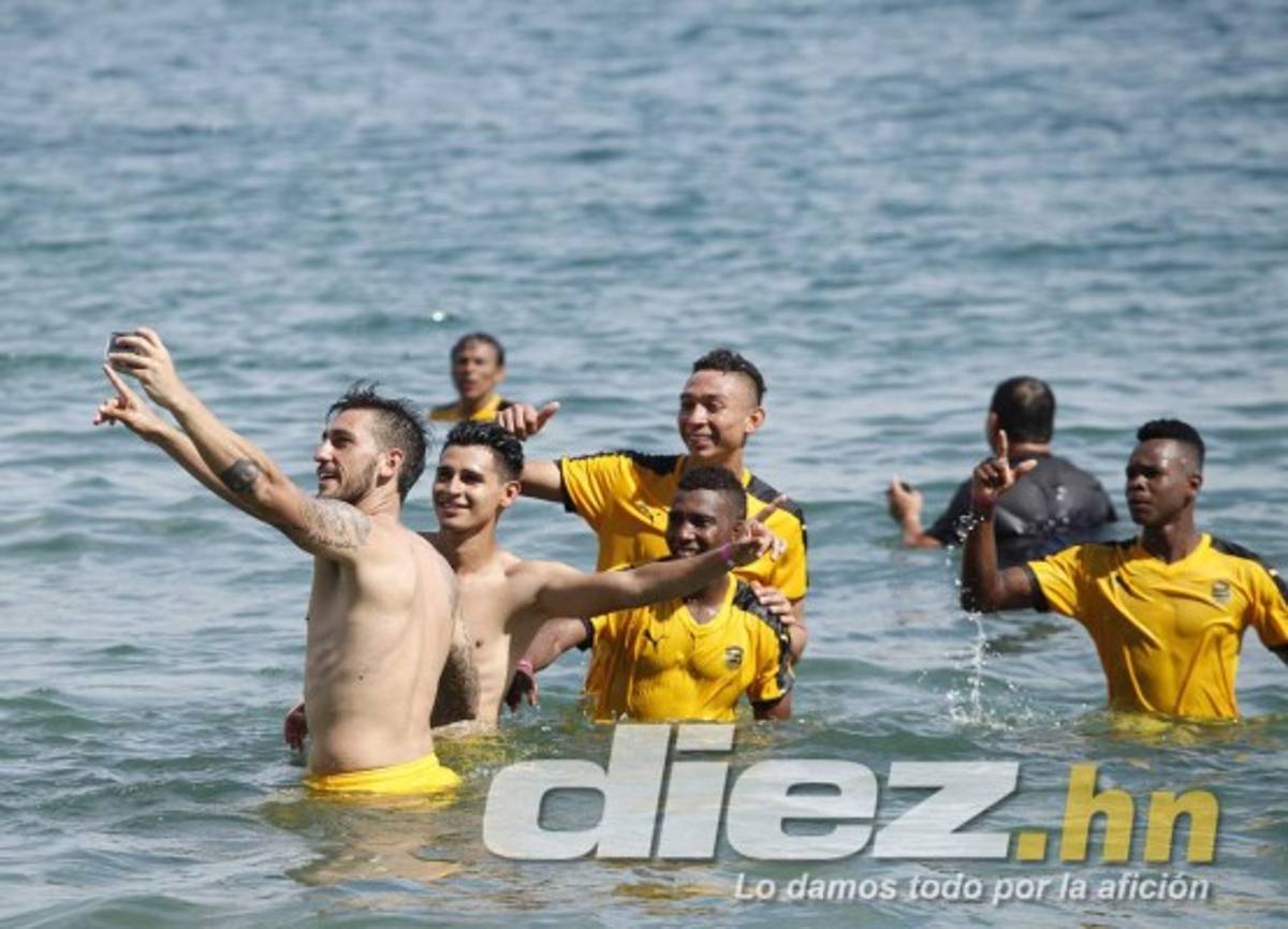 FOTOGALERÍA: Real España se divierte en la playa en plena pretemporada