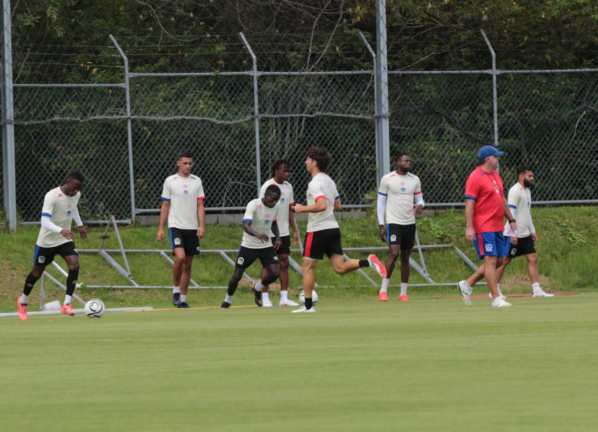 Espinel en vilo: tres futbolistas de Olimpia encienden las alarmas en pleno entreno