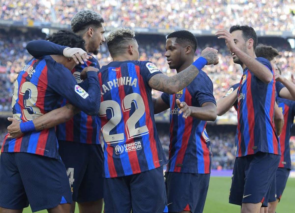 ¡Con polémica y sufrimiento! Barcelona derrotó al Valencia en el Camp Nou y estira su ventaja sobre el Real Madrid en LaLiga