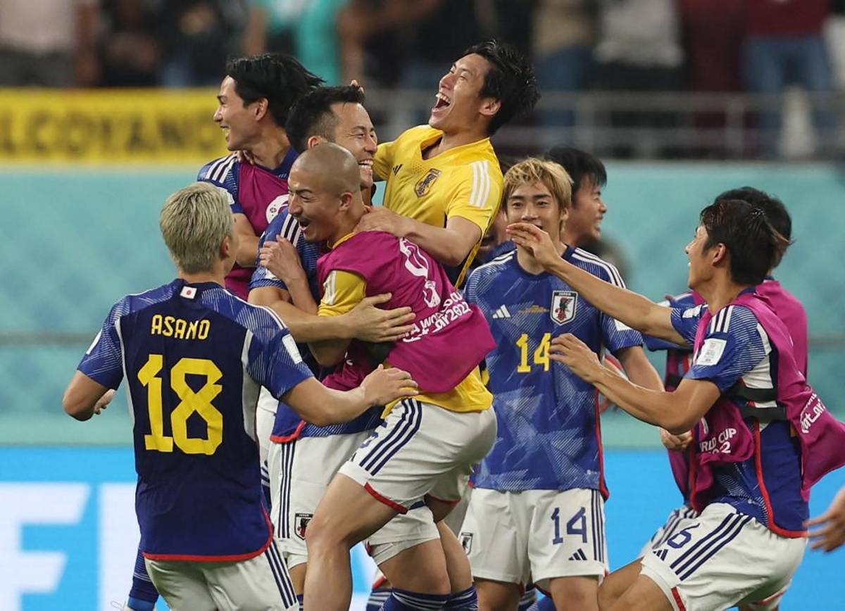 La algarabía de Japón tras bajarse a España en el Mundial; Alemania y Costa Rica quedaron golpeadas por la eliminación
