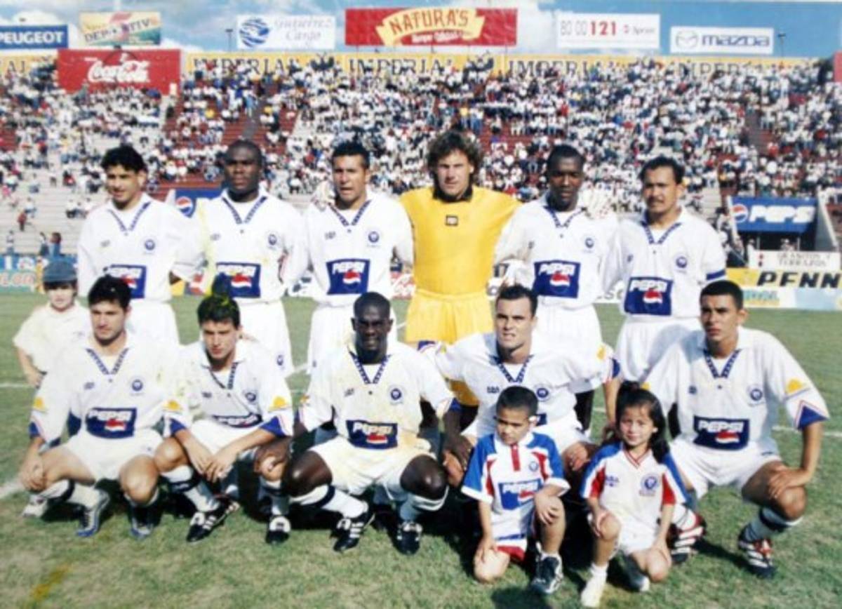 ¡Camisas icónicas! Los 16 uniformes más bonitos que ha lanzado el Olimpia en su historia
