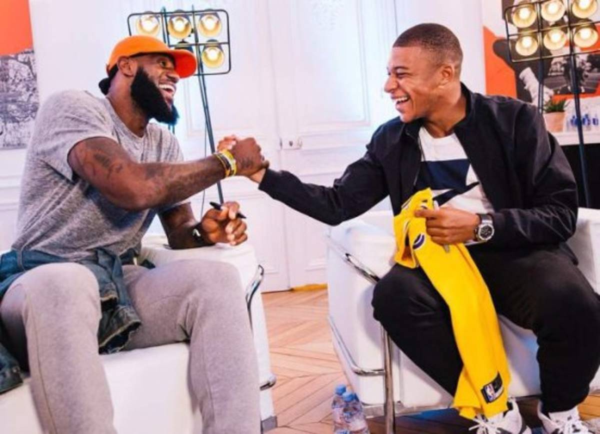 ¿A qué equipos le van a las estrellas del fútbol en las NBA?