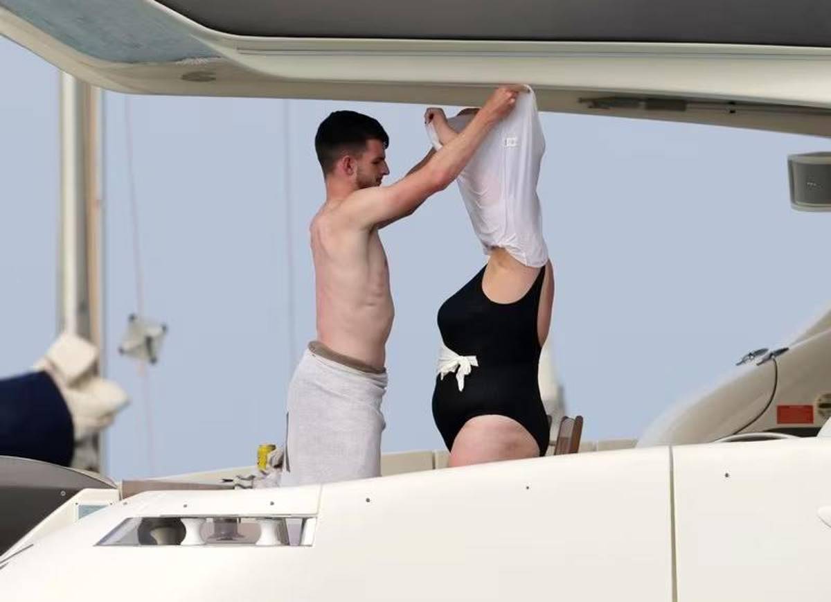 La novia del crack de la Premier League de la que todos hablan por su aspecto físico: ¿por qué se enamoró de ella?