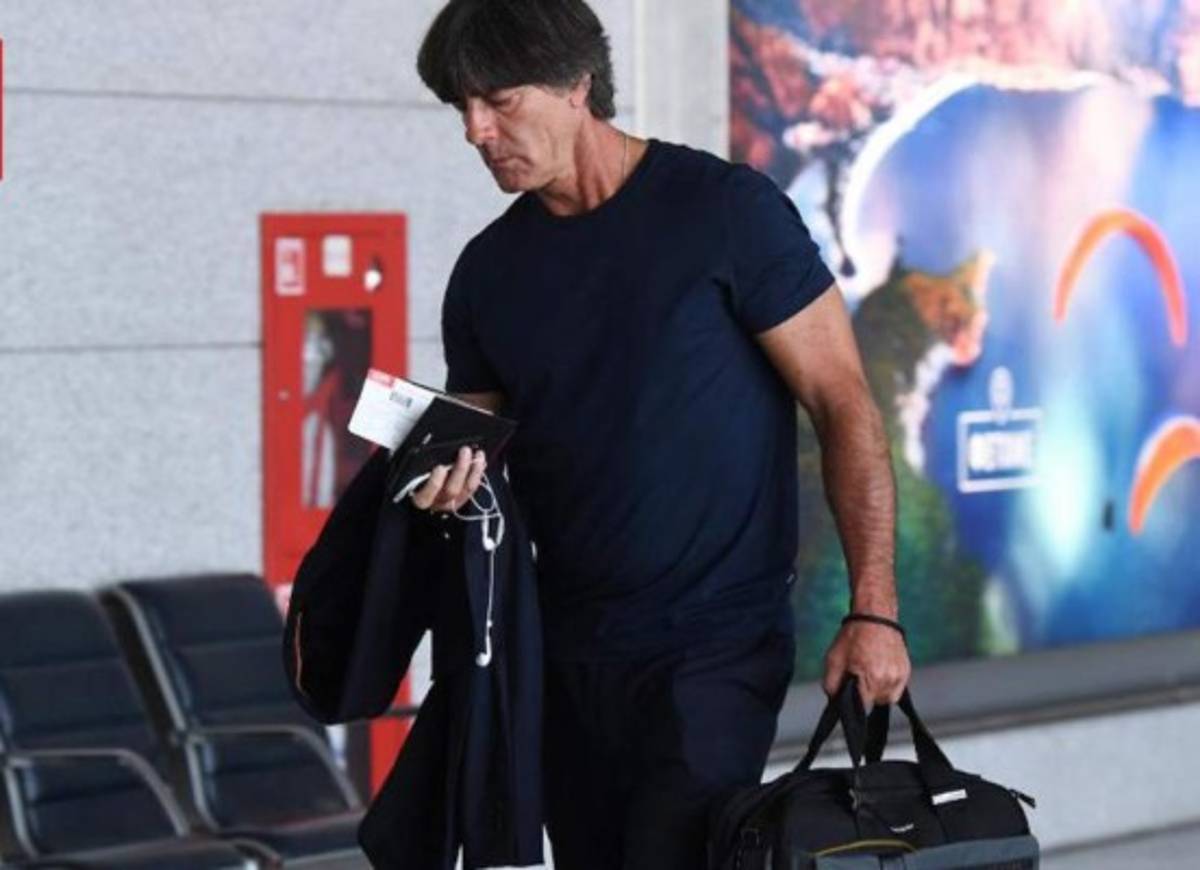 EN FOTOS: La amargura y frustración de la selección de Alemania al llegar a Frankfurt