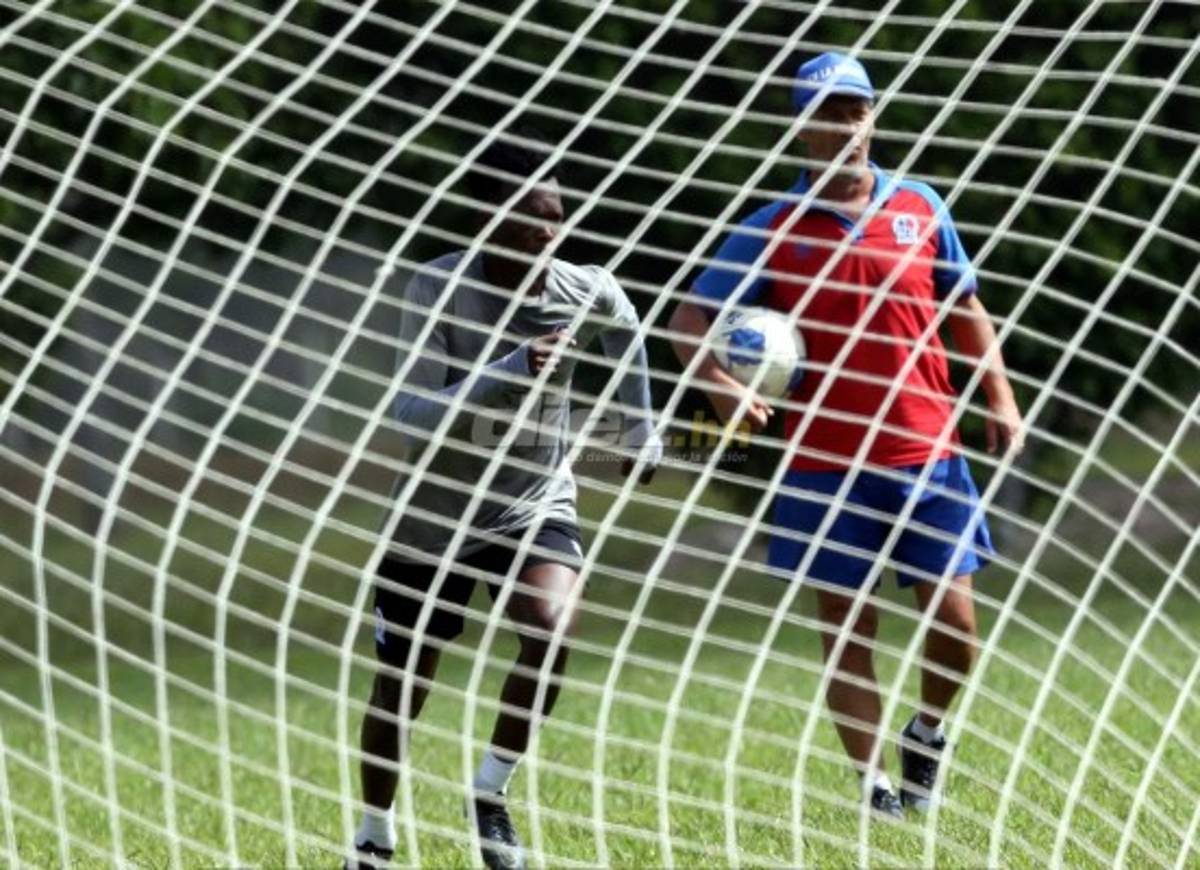 ¡Pasó en Olimpia! Bengtson volvió a ponerse mascarilla a pesar de estar vacunado, y así recibieron a Crisanto