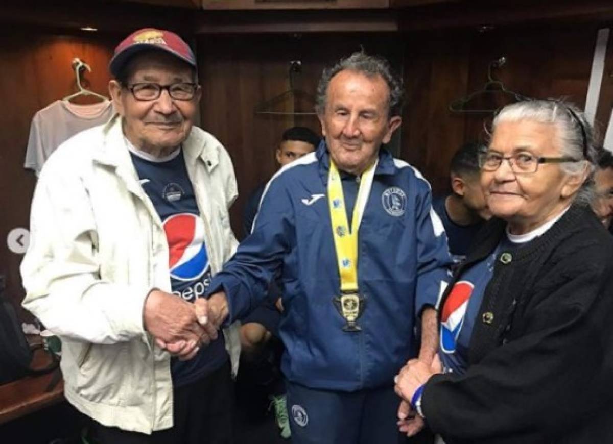 EN FOTOS: La íntima celebración de Motagua en su camerino tras ganar la copa 16