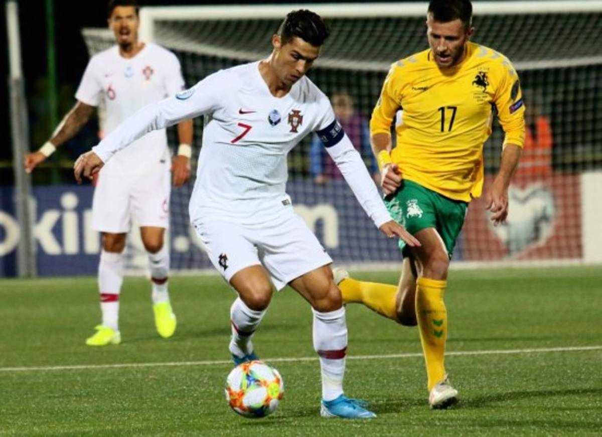 ¡Noche mágica! Cristiano Ronaldo se luce en goleada de Portugal marcando un póker