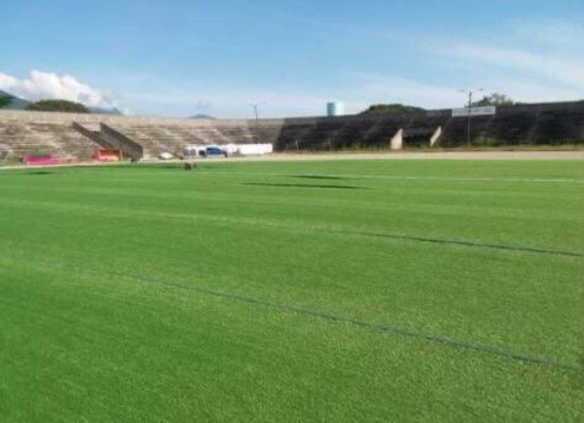 ¡Una belleza! De ser un potrero a tener cancha sintética; así han transformado el estadio de La Paz