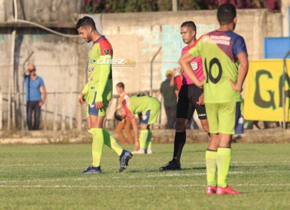 Fotos: Belleza, Golazo de Jeison Mejía en el Excélsior y pancarta contra el racismo