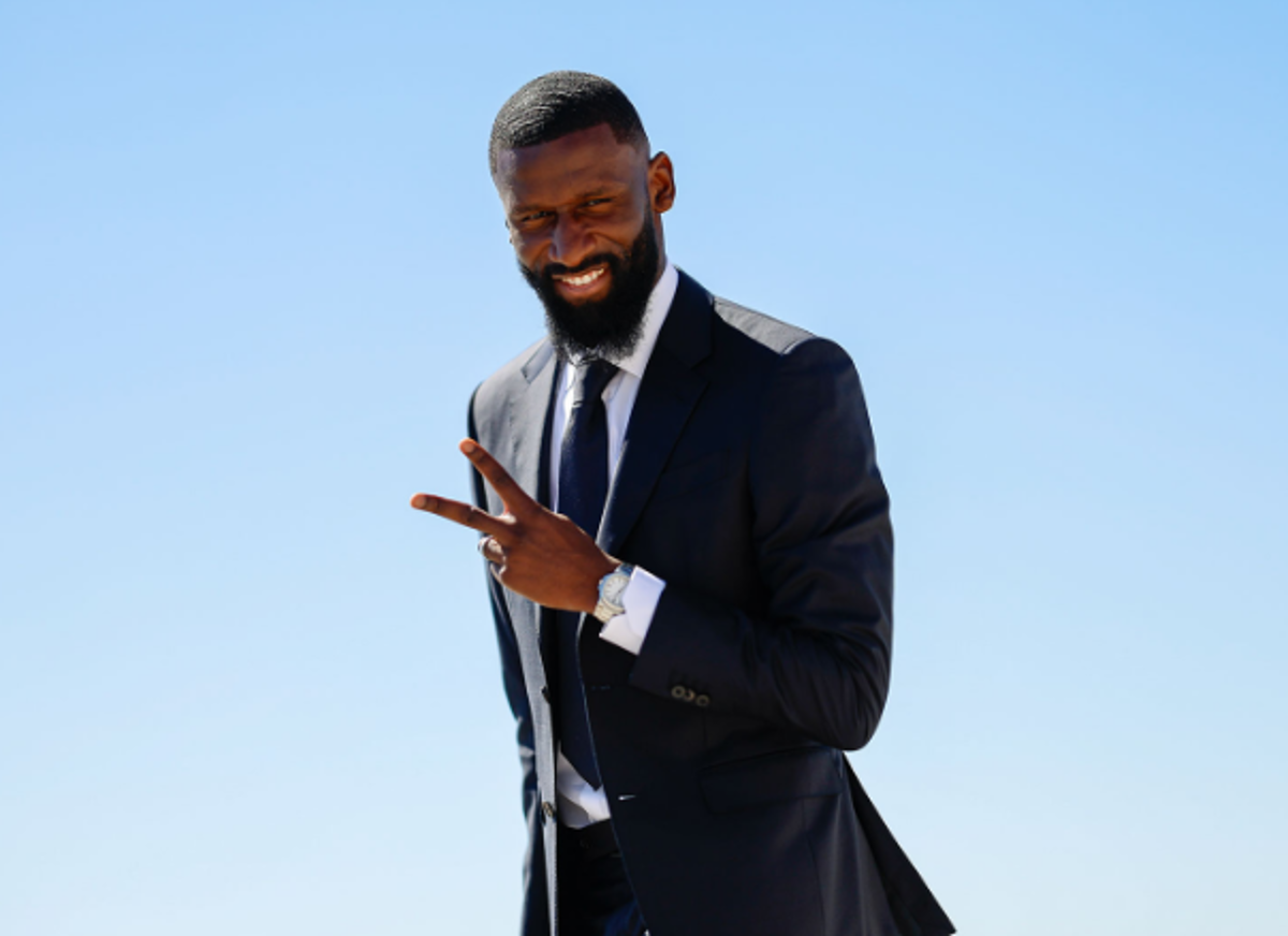 Mbappé desata la locura: así fue la llegada del Real Madrid a Varsovia para disputar el primer título de la temporada