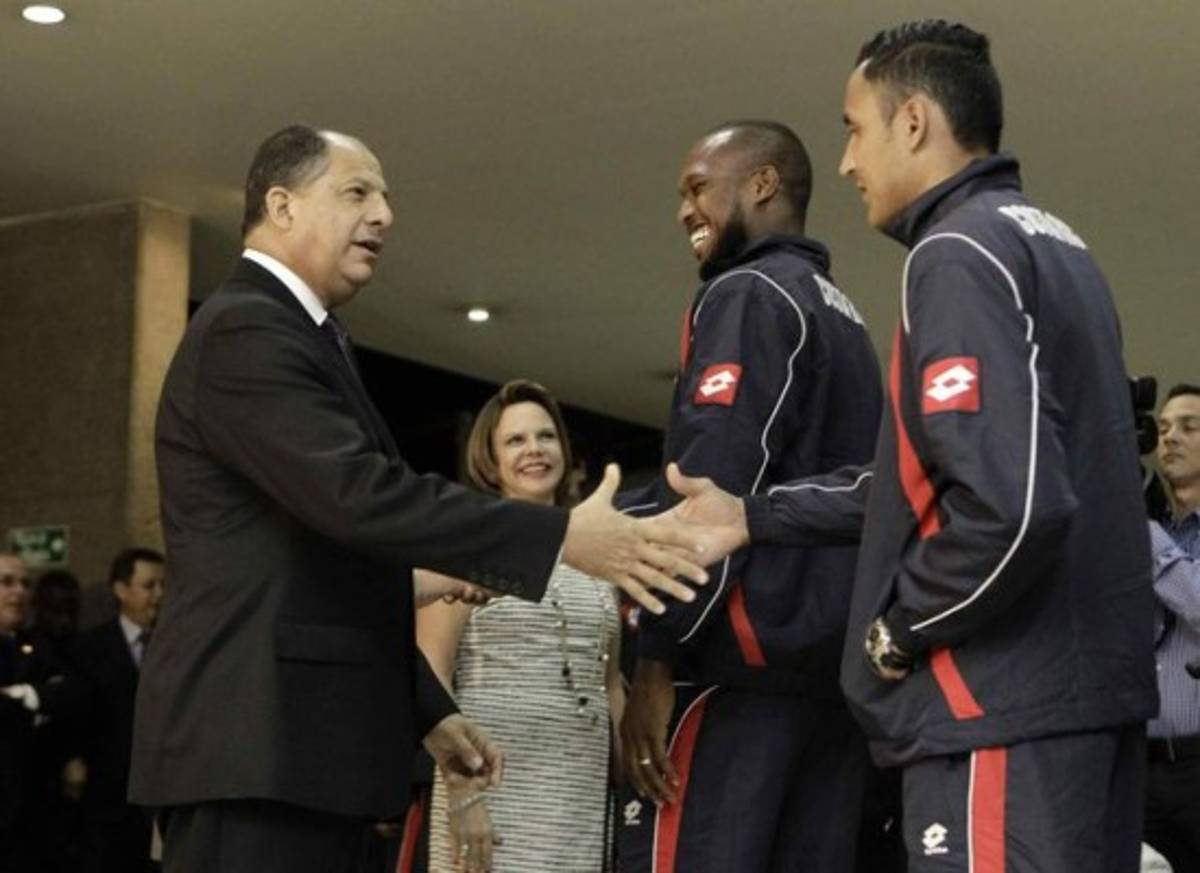 Presidente de Costa Rica envía las 'mejores vibras” para el debut