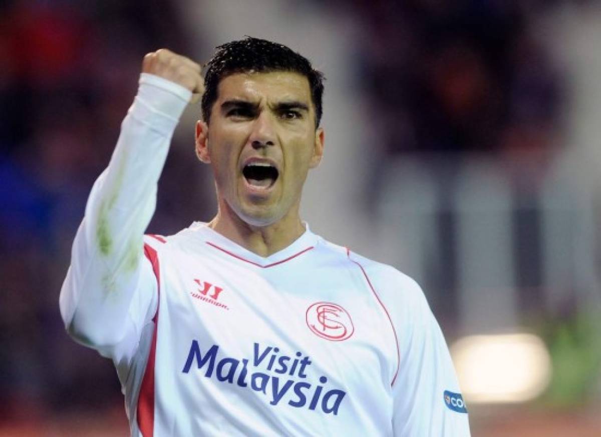 (FILES) In this file photo taken on April 29, 2015 Sevilla's forward Jose Antonio Reyes celebrates after scoring during the Spanish league football match SD Eibar vs Sevilla FC at the Ipurua Municipal Stadium in Eibar. - Former Arsenal, Real Madrid and Spain star Reyes has been killed in a car crash, his hometown club Sevilla said on June 1, 2019. Reyes, who shot to fame at Sevilla before a switch to Arsenal before spells at Real and Atletico Madrid, was 35 and on the books with second tier Spanish club Extremadura. (Photo by Ander GILLENEA / AFP)