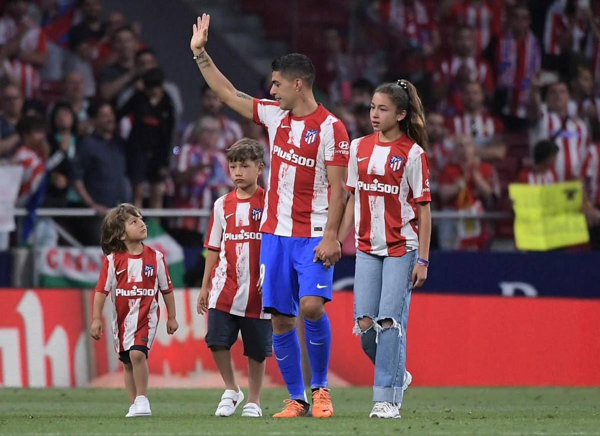 Pasillo y lágrimas en el Atlético: así fue la dura despedida de Luis Suárez y Héctor Herrera en el Wanda Metropolitano