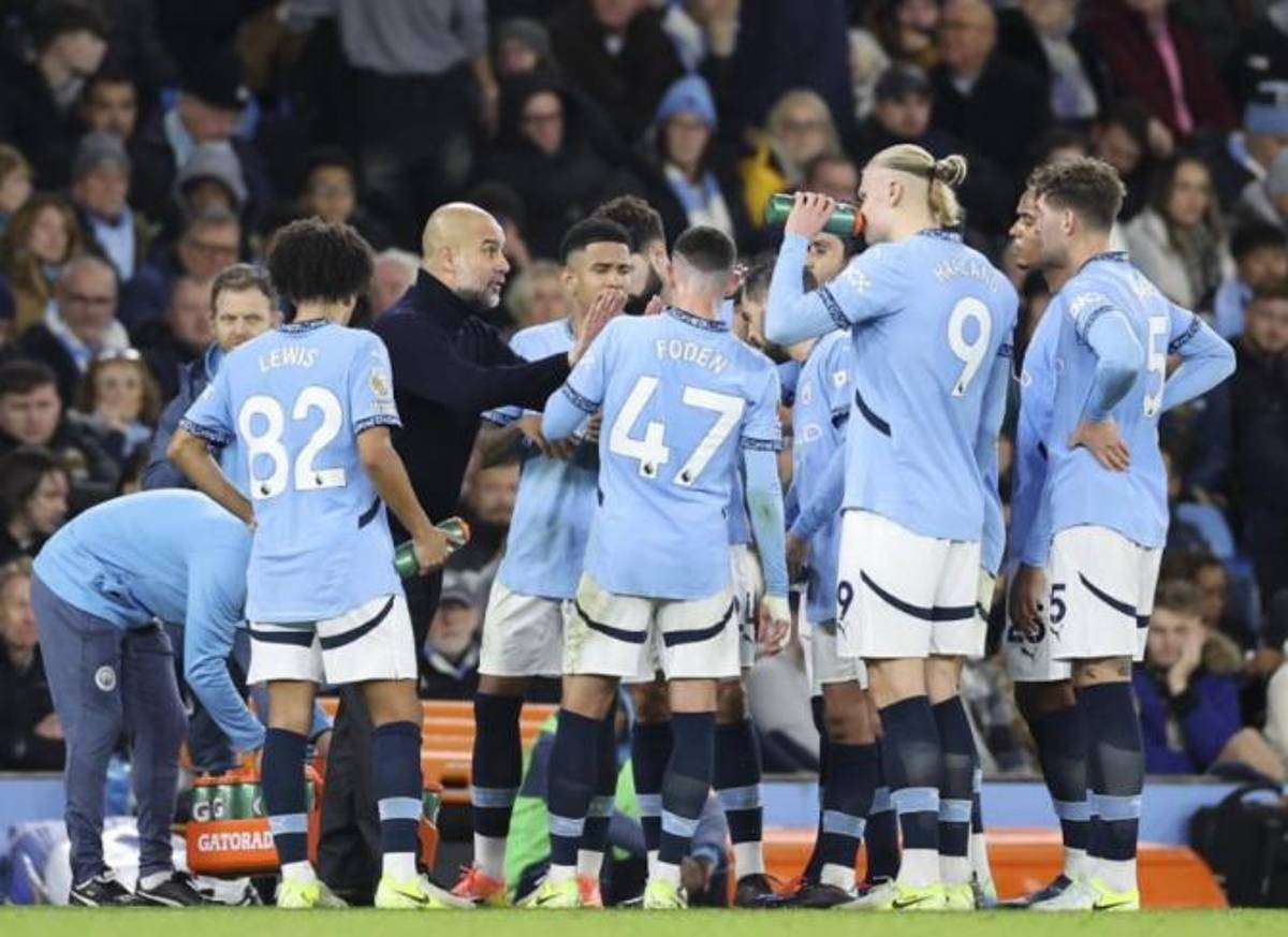 Manchester City en pedazos y Pep Guardiola pide un fichaje: lo llamó y llegaría por 35 millones de euros