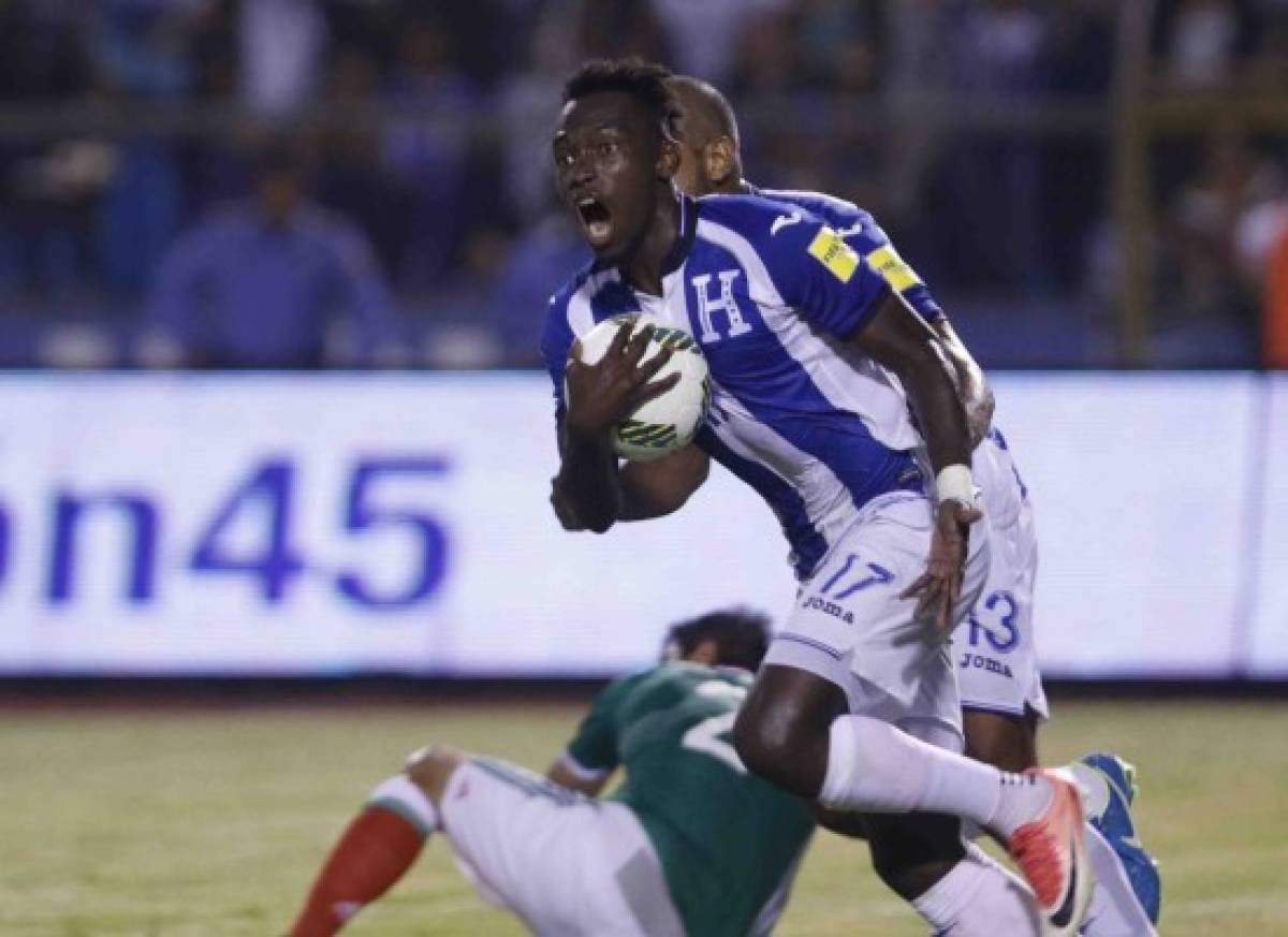 Ãlbert Elis de la seleccion de Honduras celebra uno de los goles marcado a la seleccion de Mexico, y donde clasifica al repechaje antes la seleccion de Autralia 2017.