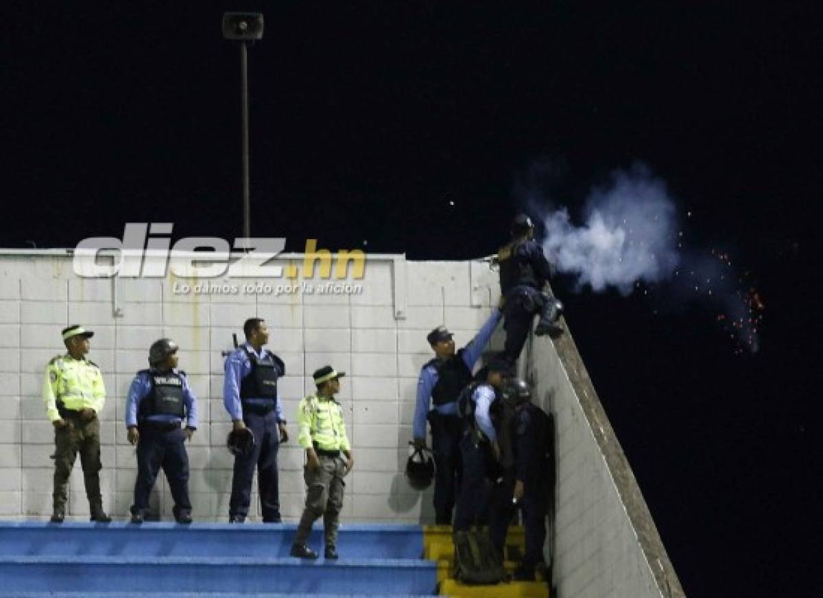 Minutos de terror en las afueras del Morazán: Lluvia de piedras y gases lacrimógenos