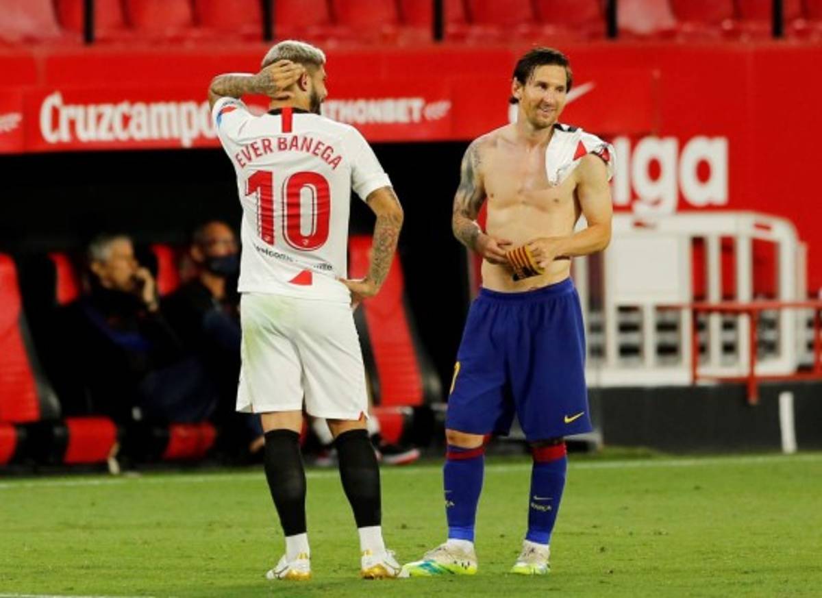 Fotos: El calentón y bronca de Messi en el Sevilla-Barcelona y la despedida a un amigo