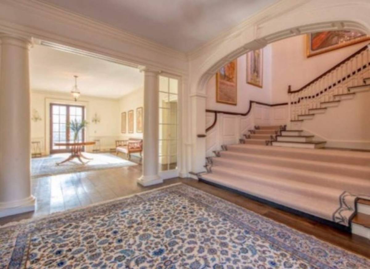 Leyenda de tenis pone en venta su majestuosa mansión: con 10 habitaciones y lago propio en 16$ millones