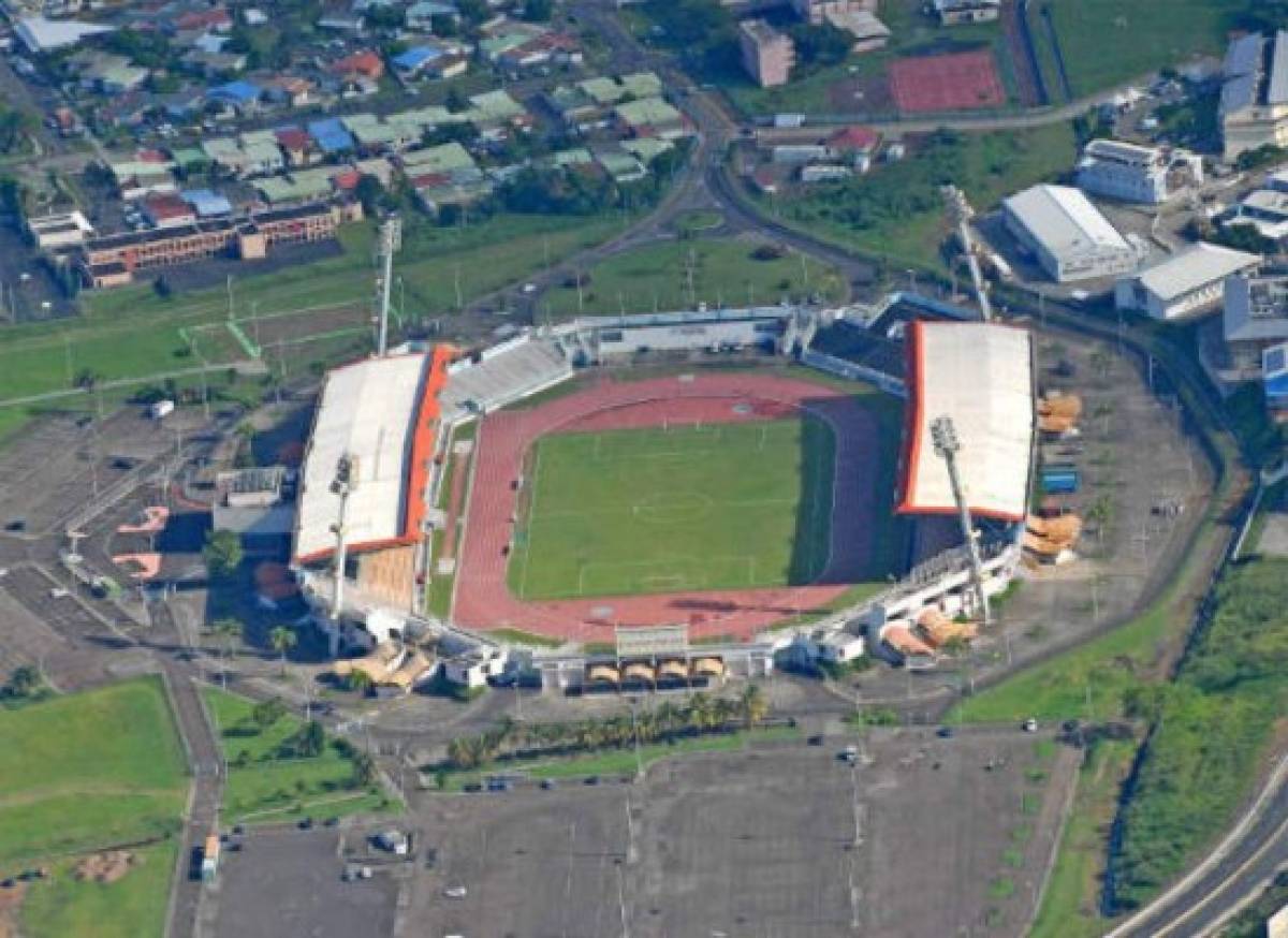 ¿Mejores que en Honduras? Los humildes, pero bonitos estadios en el Caribe