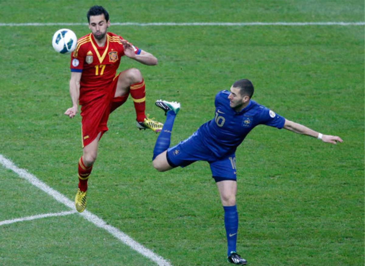 España se baja a Francia y es líder.