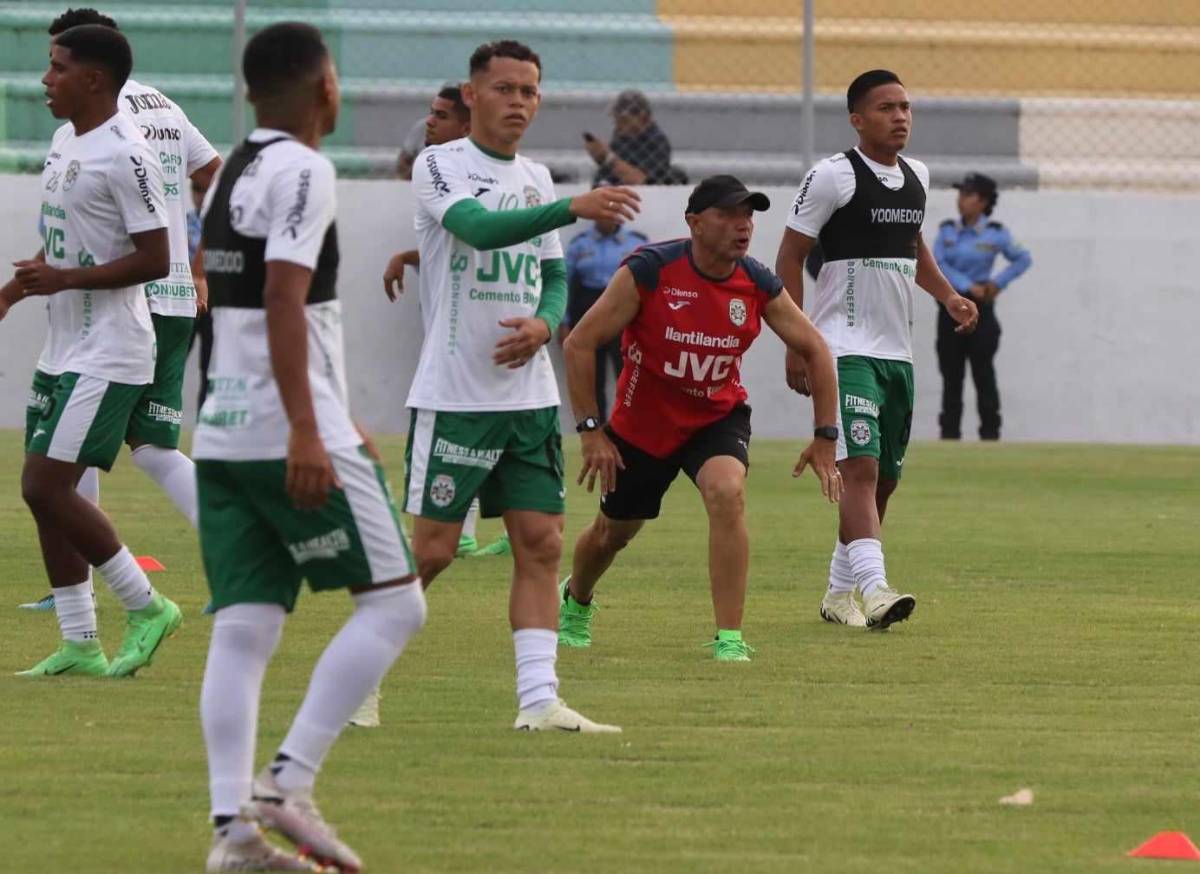 FOTOS: Aficionados de Marathón viajan a Comayagua y pintan de verde las semifinales ante Génesis